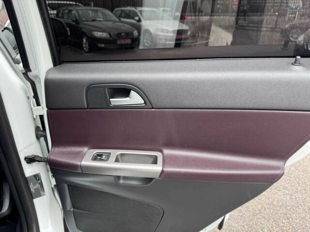 Білий Вольво V50, об'ємом двигуна 1.6 л та пробігом 240 тис. км за 9800 $, фото 22 на Automoto.ua