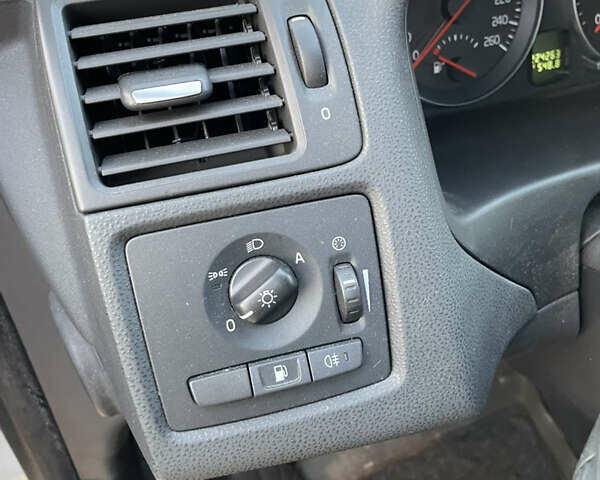 Білий Вольво V50, об'ємом двигуна 1.6 л та пробігом 228 тис. км за 8700 $, фото 30 на Automoto.ua