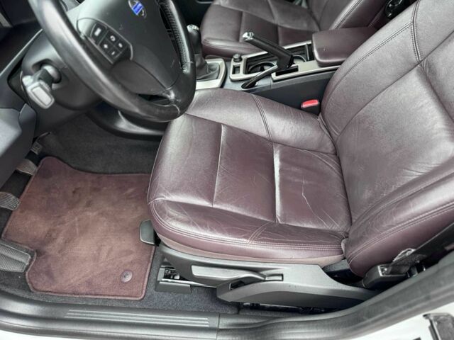 Білий Вольво V50, об'ємом двигуна 1.6 л та пробігом 240 тис. км за 9800 $, фото 14 на Automoto.ua