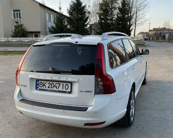 Білий Вольво V50, об'ємом двигуна 1.6 л та пробігом 228 тис. км за 8700 $, фото 4 на Automoto.ua