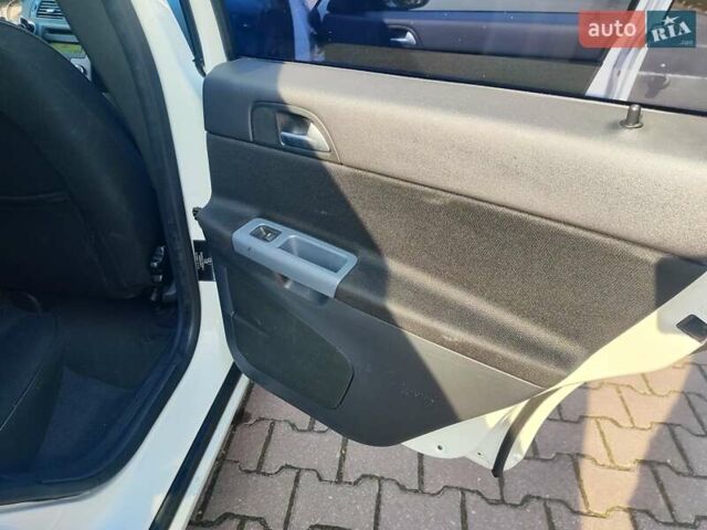 Белый Вольво В50, объемом двигателя 1.6 л и пробегом 172 тыс. км за 7850 $, фото 37 на Automoto.ua