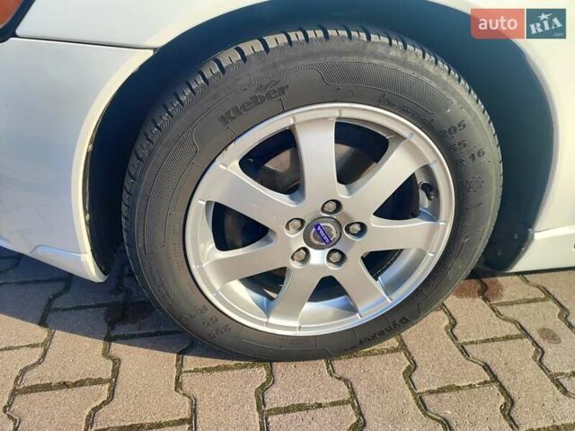 Белый Вольво В50, объемом двигателя 1.6 л и пробегом 172 тыс. км за 7850 $, фото 18 на Automoto.ua