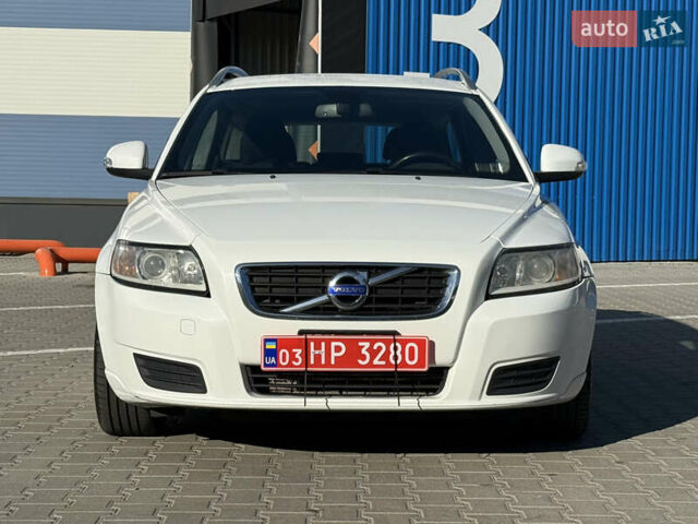 Білий Вольво V50, об'ємом двигуна 1.6 л та пробігом 178 тис. км за 8850 $, фото 3 на Automoto.ua