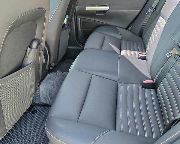 Белый Вольво В50, объемом двигателя 2 л и пробегом 263 тыс. км за 9500 $, фото 16 на Automoto.ua