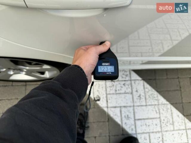 Білий Вольво V50, об'ємом двигуна 1.6 л та пробігом 225 тис. км за 8750 $, фото 43 на Automoto.ua