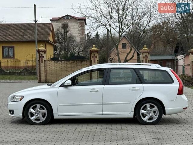 Белый Вольво В50, объемом двигателя 1.6 л и пробегом 209 тыс. км за 8150 $, фото 12 на Automoto.ua