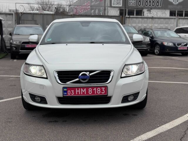 Білий Вольво V50, об'ємом двигуна 1.6 л та пробігом 240 тис. км за 9800 $, фото 3 на Automoto.ua