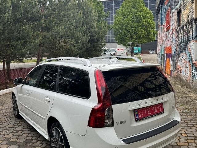 Белый Вольво В50, объемом двигателя 2 л и пробегом 220 тыс. км за 9700 $, фото 22 на Automoto.ua