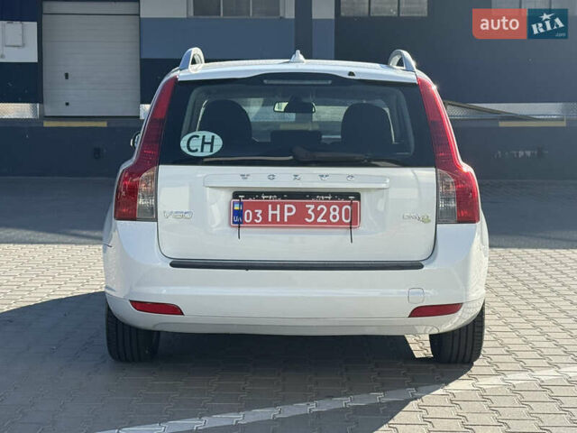 Білий Вольво V50, об'ємом двигуна 1.6 л та пробігом 178 тис. км за 7999 $, фото 10 на Automoto.ua