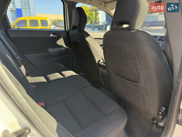 Білий Вольво V50, об'ємом двигуна 1.6 л та пробігом 178 тис. км за 7999 $, фото 32 на Automoto.ua