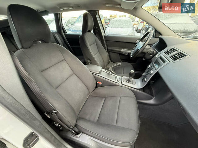 Белый Вольво В50, объемом двигателя 1.6 л и пробегом 178 тыс. км за 7999 $, фото 42 на Automoto.ua