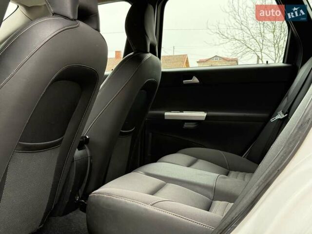 Белый Вольво В50, объемом двигателя 1.6 л и пробегом 209 тыс. км за 8150 $, фото 29 на Automoto.ua