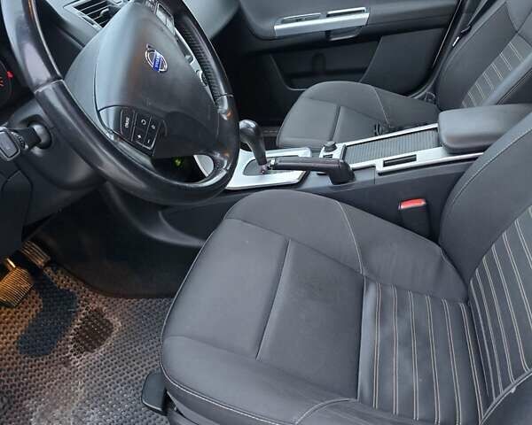 Белый Вольво В50, объемом двигателя 2 л и пробегом 270 тыс. км за 9400 $, фото 13 на Automoto.ua