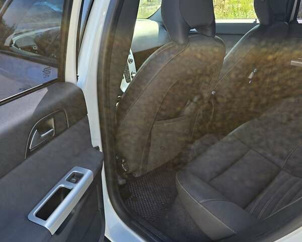 Белый Вольво В50, объемом двигателя 2 л и пробегом 263 тыс. км за 9500 $, фото 21 на Automoto.ua