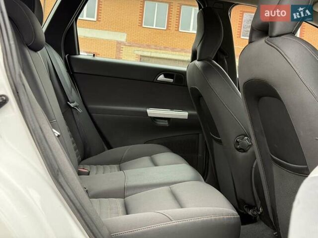 Белый Вольво В50, объемом двигателя 1.6 л и пробегом 209 тыс. км за 8150 $, фото 36 на Automoto.ua