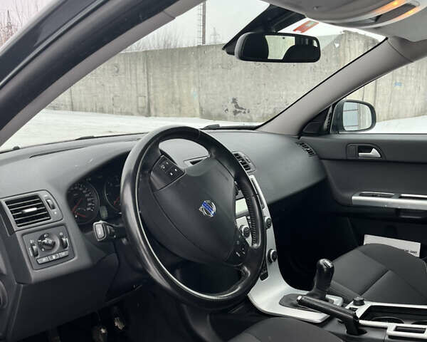 Білий Вольво V50, об'ємом двигуна 1.6 л та пробігом 230 тис. км за 8200 $, фото 4 на Automoto.ua