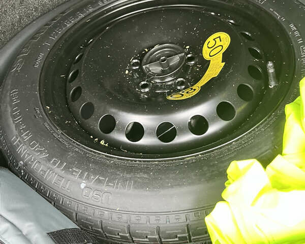 Білий Вольво V50, об'ємом двигуна 1.6 л та пробігом 230 тис. км за 8200 $, фото 8 на Automoto.ua