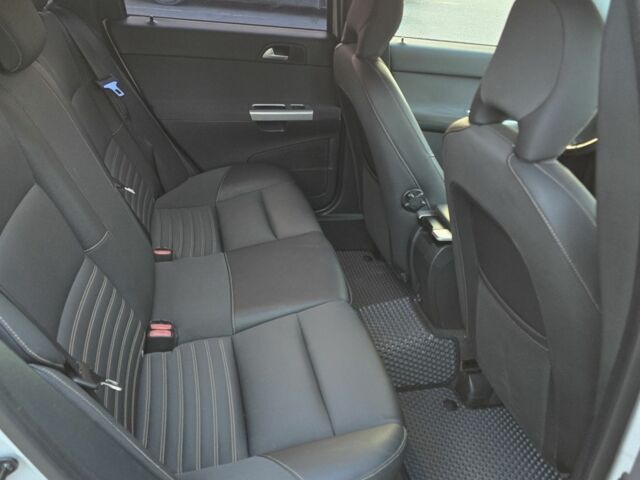 Білий Вольво V50, об'ємом двигуна 2 л та пробігом 273 тис. км за 9200 $, фото 19 на Automoto.ua