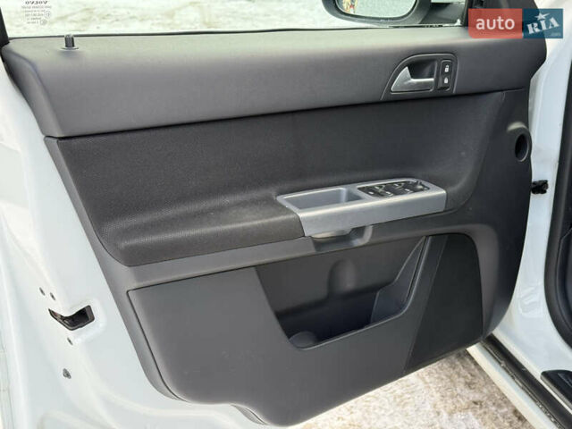 Белый Вольво В50, объемом двигателя 1.6 л и пробегом 178 тыс. км за 7999 $, фото 27 на Automoto.ua