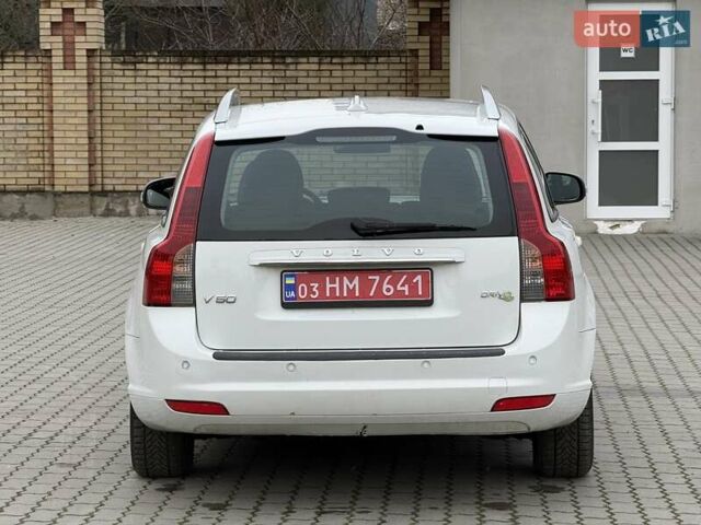 Белый Вольво В50, объемом двигателя 1.6 л и пробегом 209 тыс. км за 8150 $, фото 8 на Automoto.ua