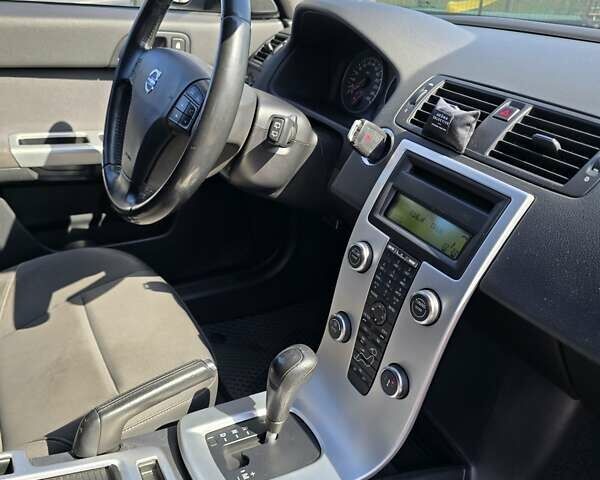 Белый Вольво В50, объемом двигателя 2 л и пробегом 263 тыс. км за 9500 $, фото 19 на Automoto.ua