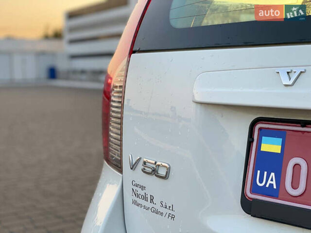 Білий Вольво V50, об'ємом двигуна 0 л та пробігом 293 тис. км за 9999 $, фото 22 на Automoto.ua