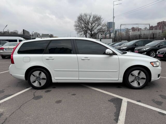 Білий Вольво V50, об'ємом двигуна 1.6 л та пробігом 240 тис. км за 9800 $, фото 7 на Automoto.ua