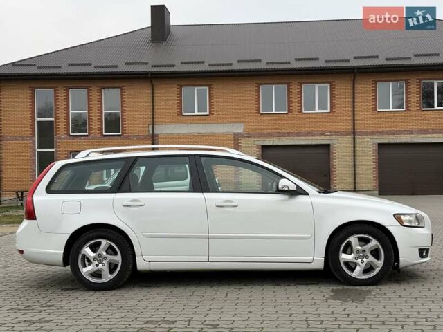 Белый Вольво В50, объемом двигателя 1.6 л и пробегом 209 тыс. км за 8150 $, фото 6 на Automoto.ua