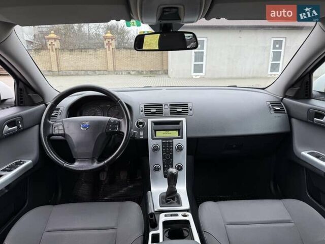 Белый Вольво В50, объемом двигателя 1.6 л и пробегом 209 тыс. км за 8150 $, фото 32 на Automoto.ua