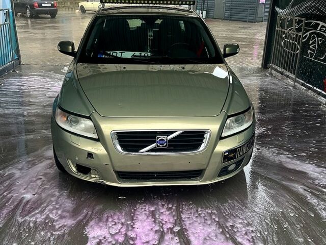 Бежевый Вольво В50, объемом двигателя 1.6 л и пробегом 0 тыс. км за 2400 $, фото 1 на Automoto.ua