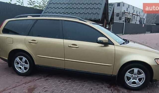 Бежевый Вольво В50, объемом двигателя 1.56 л и пробегом 225 тыс. км за 6250 $, фото 8 на Automoto.ua