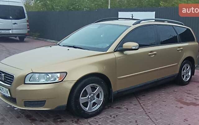 Бежевый Вольво В50, объемом двигателя 1.56 л и пробегом 225 тыс. км за 6250 $, фото 4 на Automoto.ua