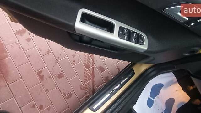 Бежевый Вольво В50, объемом двигателя 1.56 л и пробегом 225 тыс. км за 6250 $, фото 14 на Automoto.ua