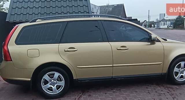 Бежевый Вольво В50, объемом двигателя 1.56 л и пробегом 225 тыс. км за 6250 $, фото 11 на Automoto.ua