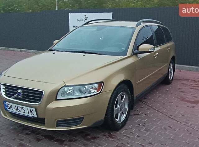 Бежевый Вольво В50, объемом двигателя 1.56 л и пробегом 225 тыс. км за 6250 $, фото 6 на Automoto.ua