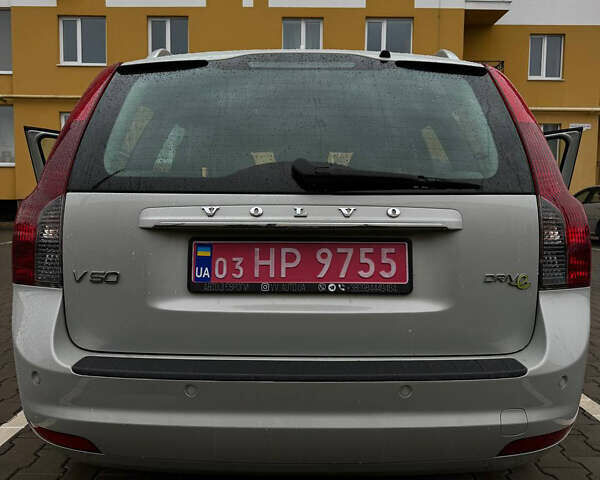 Бежевый Вольво В50, объемом двигателя 1.6 л и пробегом 240 тыс. км за 8499 $, фото 5 на Automoto.ua
