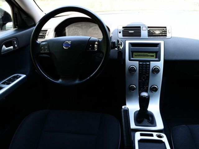 Черный Вольво В50, объемом двигателя 0 л и пробегом 190 тыс. км за 7800 $, фото 12 на Automoto.ua