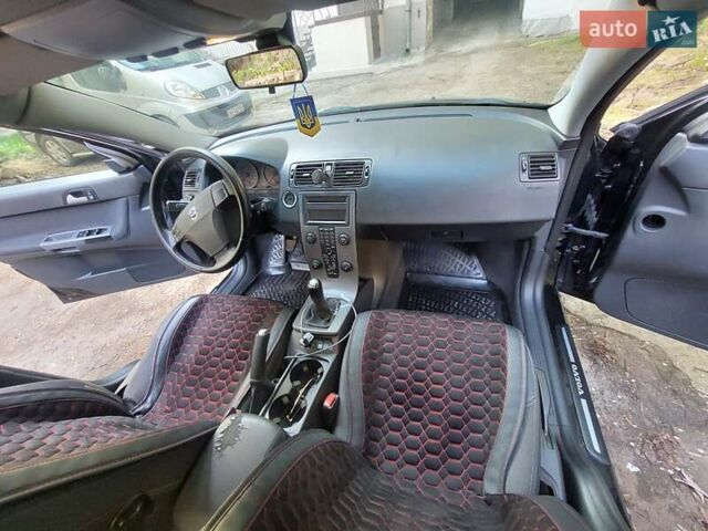 Черный Вольво В50, объемом двигателя 2 л и пробегом 246 тыс. км за 6200 $, фото 11 на Automoto.ua