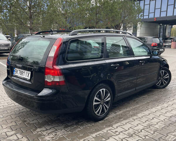 Черный Вольво В50, объемом двигателя 2 л и пробегом 245 тыс. км за 4450 $, фото 3 на Automoto.ua