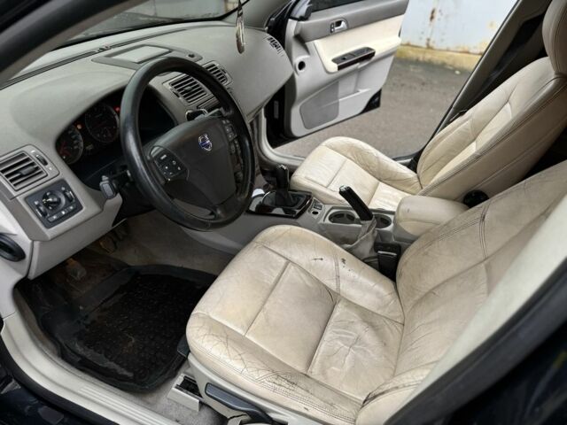 Чорний Вольво V50, об'ємом двигуна 0 л та пробігом 352 тис. км за 3000 $, фото 5 на Automoto.ua