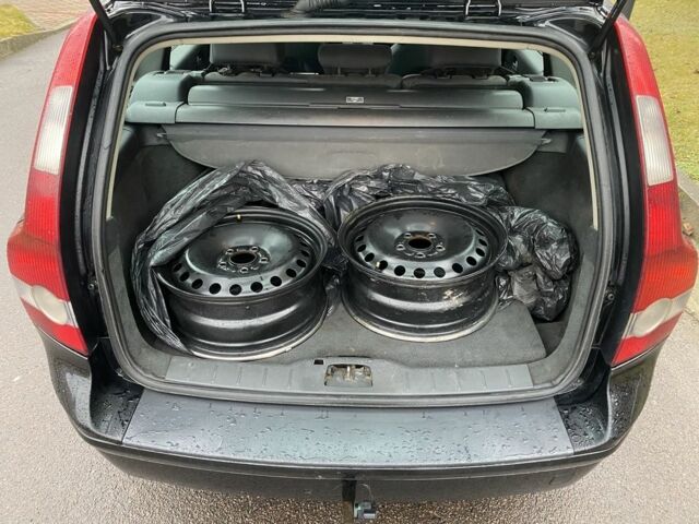 Чорний Вольво V50, об'ємом двигуна 2 л та пробігом 300 тис. км за 4900 $, фото 7 на Automoto.ua