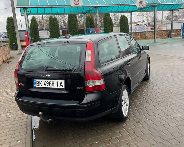 Черный Вольво В50, объемом двигателя 2 л и пробегом 300 тыс. км за 4000 $, фото 2 на Automoto.ua