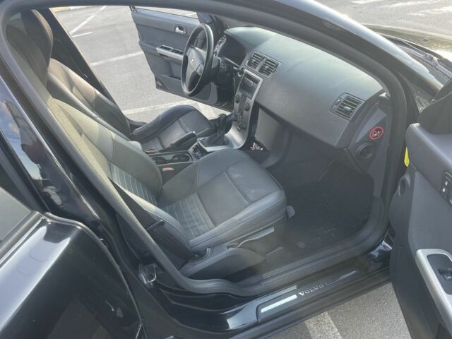 Черный Вольво В50, объемом двигателя 1.6 л и пробегом 395 тыс. км за 4700 $, фото 14 на Automoto.ua