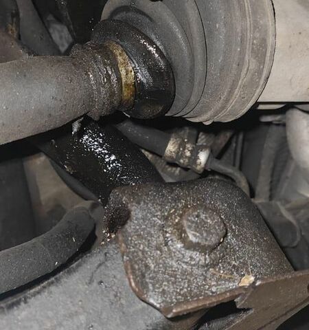 Черный Вольво В50, объемом двигателя 2 л и пробегом 360 тыс. км за 2500 $, фото 9 на Automoto.ua