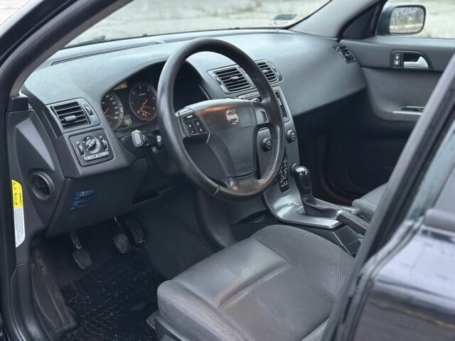 Черный Вольво В50, объемом двигателя 1.6 л и пробегом 123 тыс. км за 2900 $, фото 4 на Automoto.ua