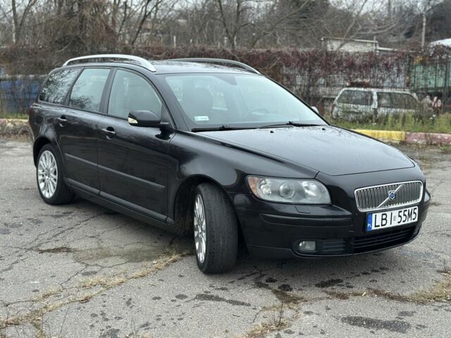 Черный Вольво В50, объемом двигателя 1.6 л и пробегом 123 тыс. км за 2900 $, фото 1 на Automoto.ua
