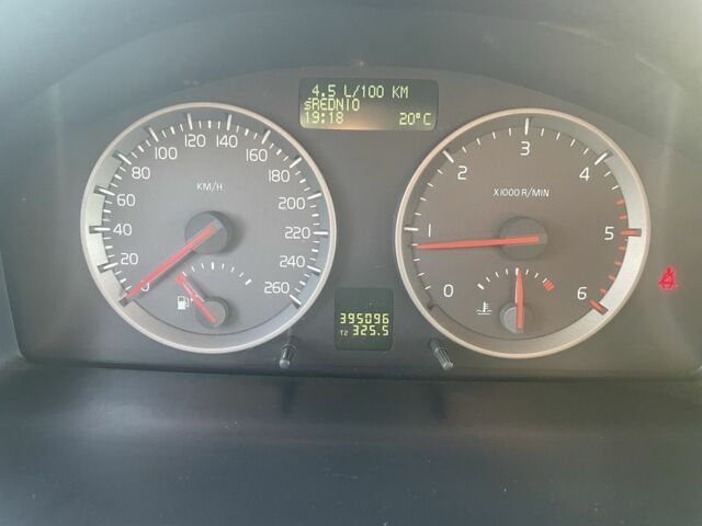 Черный Вольво В50, объемом двигателя 1.6 л и пробегом 395 тыс. км за 4700 $, фото 7 на Automoto.ua