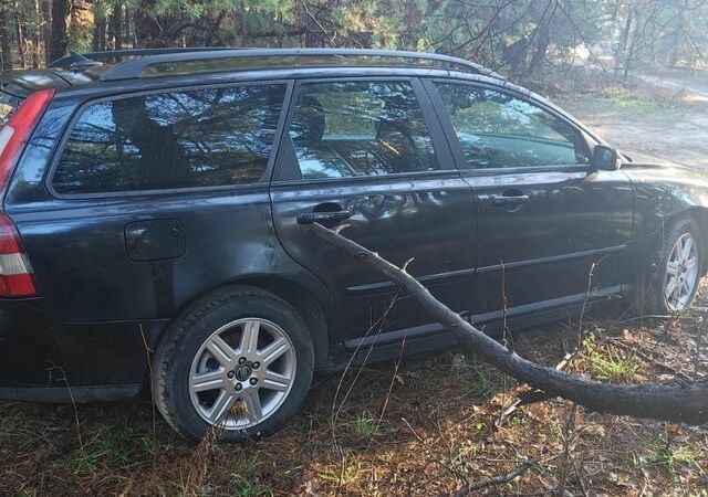 Черный Вольво В50, объемом двигателя 2 л и пробегом 360 тыс. км за 2500 $, фото 1 на Automoto.ua