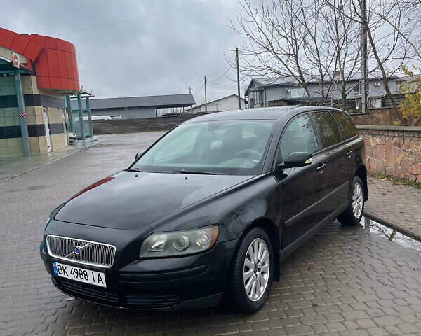 Черный Вольво В50, объемом двигателя 2 л и пробегом 300 тыс. км за 4000 $, фото 1 на Automoto.ua