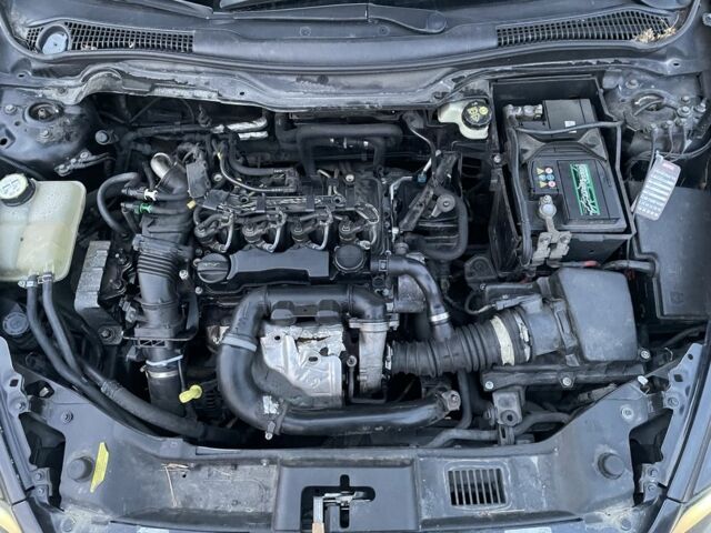 Черный Вольво В50, объемом двигателя 1.6 л и пробегом 395 тыс. км за 4700 $, фото 8 на Automoto.ua